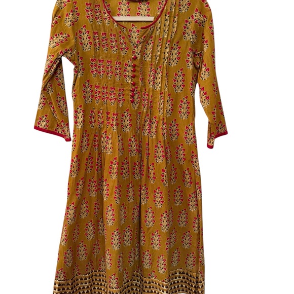 Signature by Sangria Red and Yellow Floral Top - Picture 2 of 6